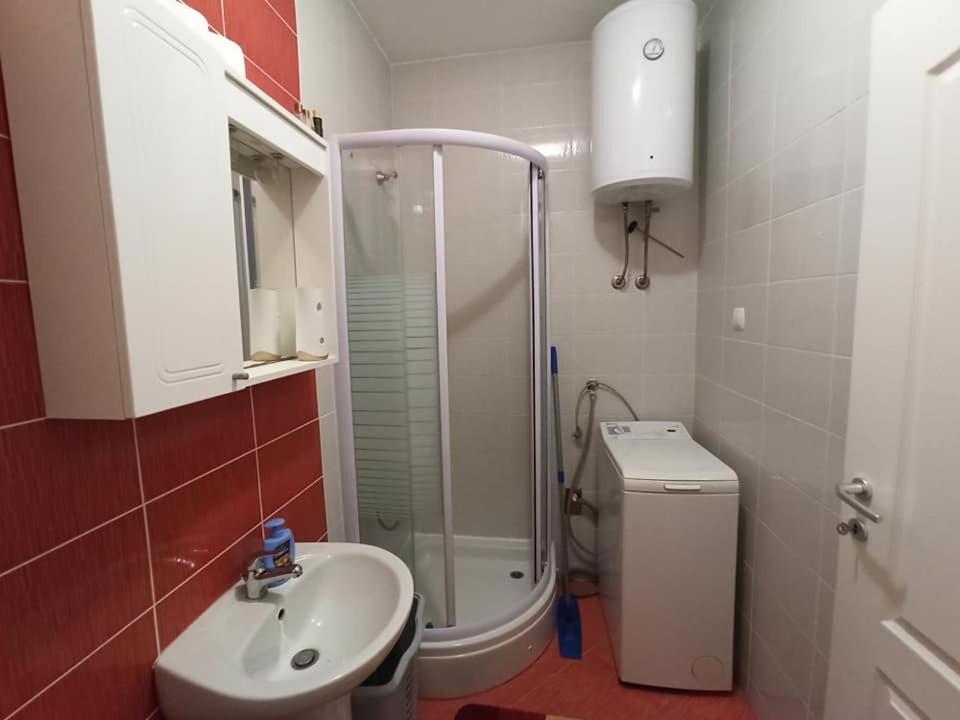 Omega Hotel Doboj Buitenkant foto